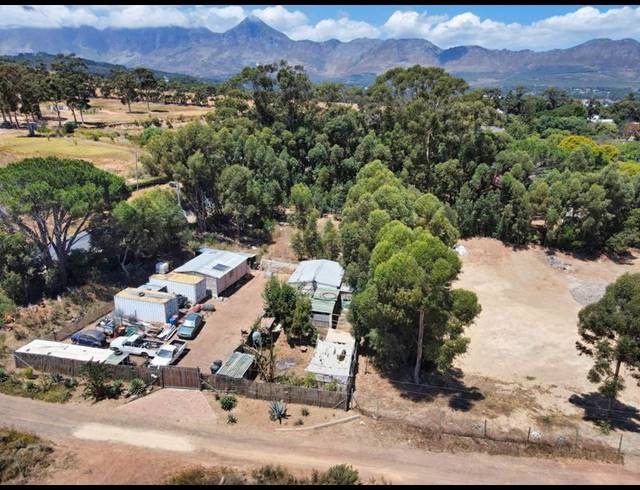 LAND FOR SALE IN SIR LOWRY'S PASS